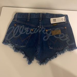 Wrangler booty Jean shorts
